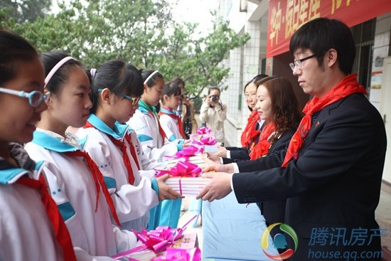 华中集团书香满校园赠书公益活动圆满举办_