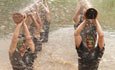 成都軍區特種偵察兵在海拔3600米特訓