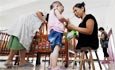 "Bench mama" 37 let nesebično skrbijo za sirote in invalidne otroke