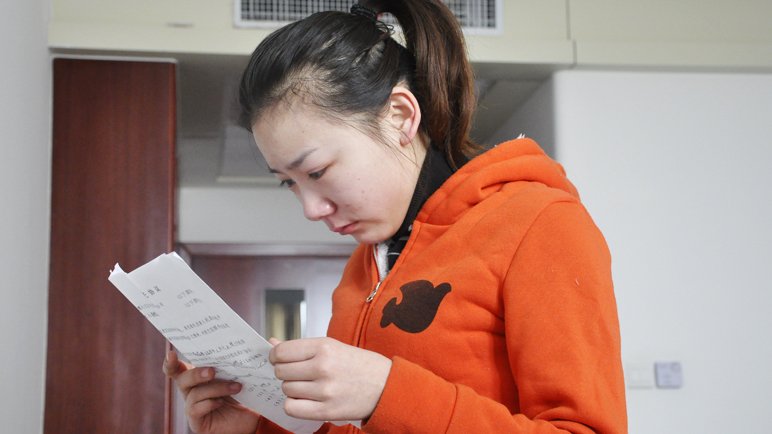 苏紫紫回老家澄清事实 独家视频跟踪报道_某某