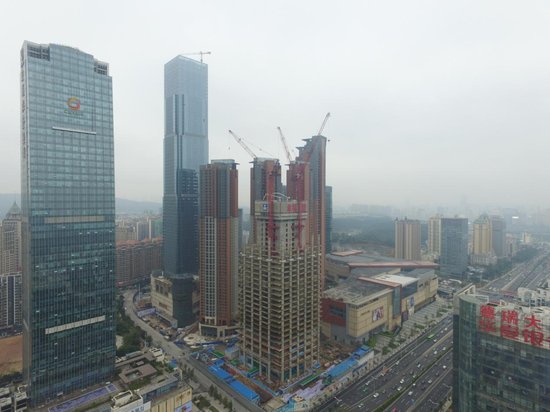 广西第一高楼南宁华润外框钢结构突破100米