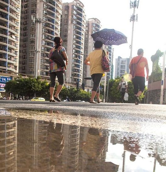7月最长雨季8月高温少雨 广西上演暴雨连续剧