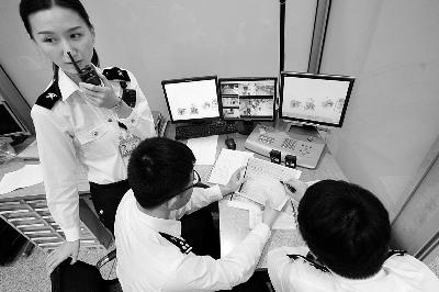 首都机场迎入境最高峰 海关每天都查到违禁品