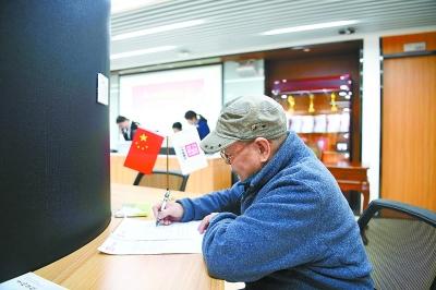 中华遗嘱库开分中心缓解老人排队