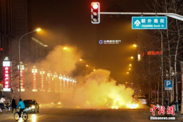 除夕夜北京PM2.5爆表超600 今夜冷空气救场7级大风