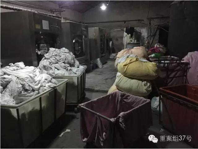 卧底洗衣作坊:火碱勾兑洗涤剂 洗出酒店白床单