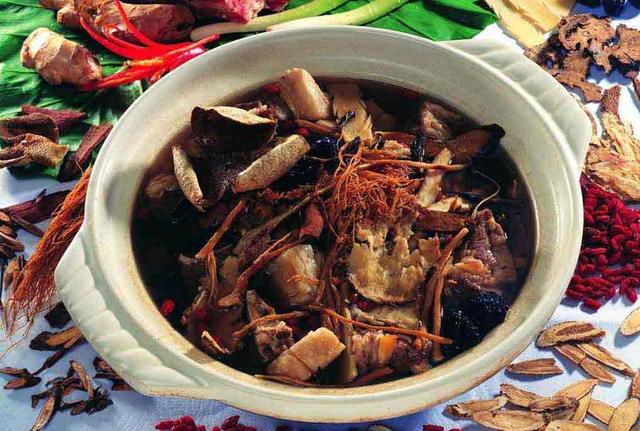 我们身边哪些食物含有致癌物质?