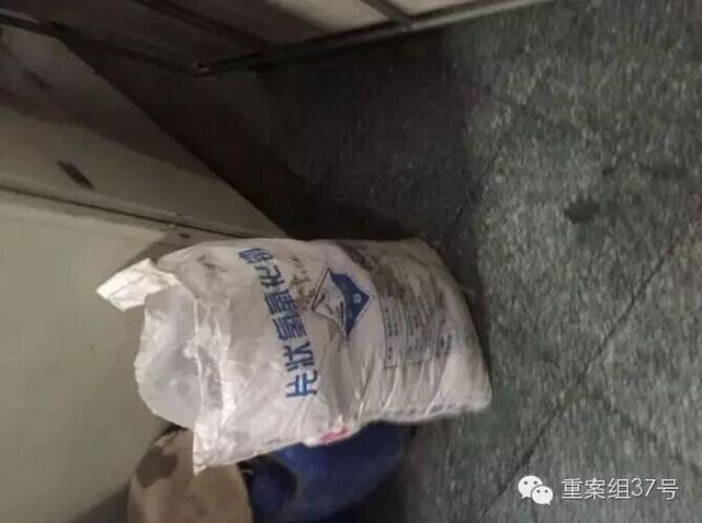 卧底洗衣作坊:火碱勾兑洗涤剂 洗出酒店白床单