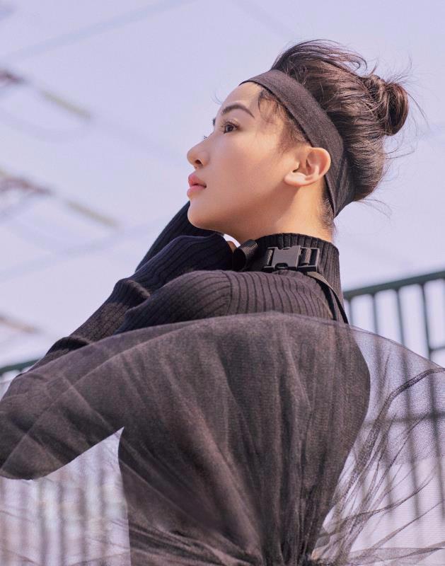 吴谨言芭蕾时尚大片 轻盈曼妙尽显舞者气质