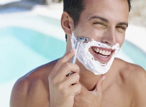 男人剃胡须前一定要做三件事!