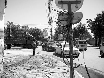 路窄线缆低  货车 频 闯祸 _大燕网 北京 站_腾讯网