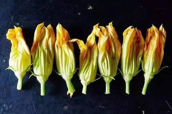 这些鲜花做成的美食,味美且妖娆