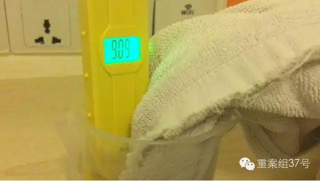 卧底洗衣作坊:火碱勾兑洗涤剂 洗出酒店白床单