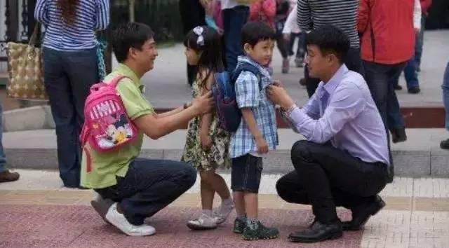 媒体:公务员上班时间接送孩子,算违纪么?