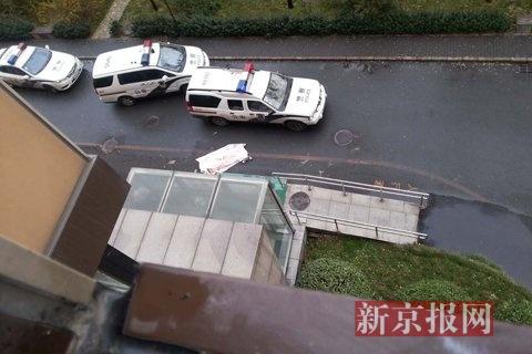 北京西城区新华里九和苑小区男子坠楼身亡