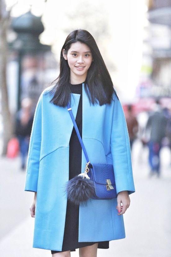 维密超模奚梦瑶巴黎街头春日街拍大秀长腿