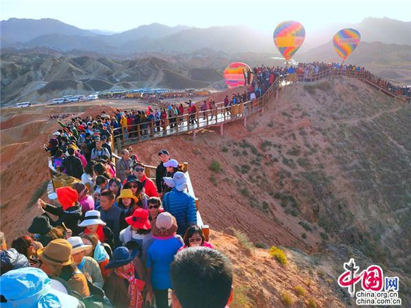 小长假张掖丹霞景区旅游秩序井然 旅游市场火爆