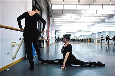 �ѹ㳡�����ϴ��� ���豻������Ů��