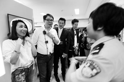 明星参观戒毒所 高亚麟并被聘为戒毒大使