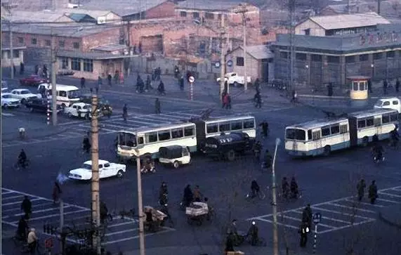 大栅栏街道常住人口_夜晚街道图片(3)