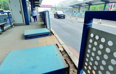BRT、快速公交站台 设施损坏严重
