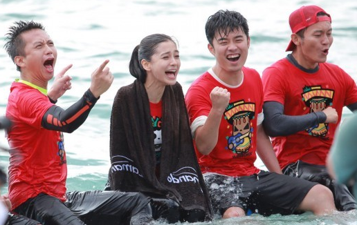 爸爸自创奔跑体试卷 被赞 拼爹时代他赢了