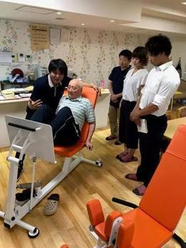 管家帮养老护理驰骋家政市场,专业培训师破题标准化服务