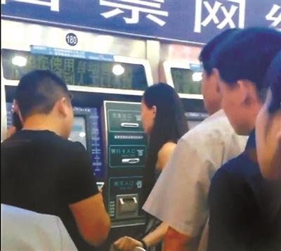 北京西站 现加塞代取票黄牛 每次收费50到10