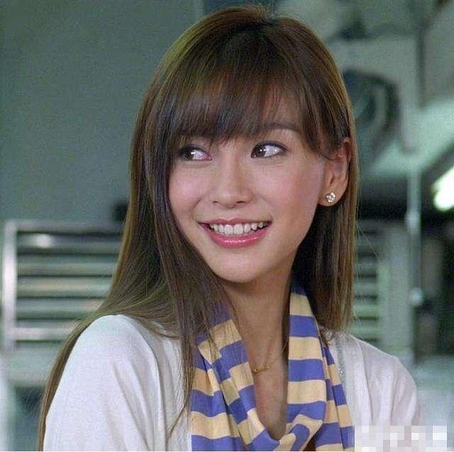 杨颖日本出道旧照!有没有整容看看就知道!