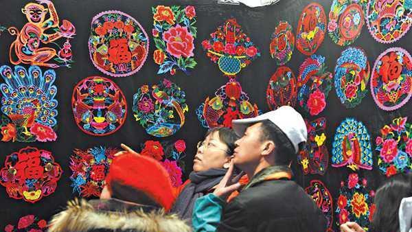 猴年春节将至去大集淘年货 五棵松大集卷土重