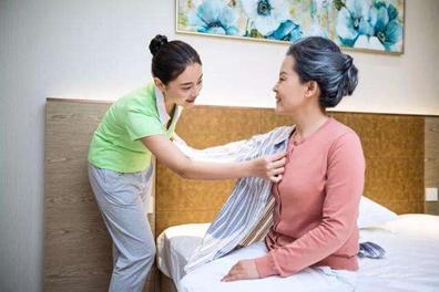 管家帮养老护理驰骋家政市场,专业培训师破题标准化服务