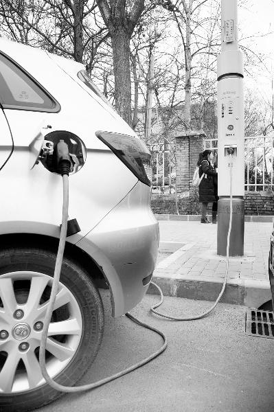 今后北京市民可在路边停车位给电动汽车充电_