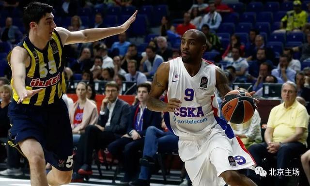 新赛季到来 首钢新外援抵达北京