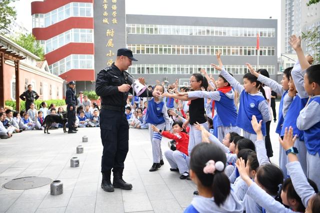 做自己的首席安全官节前安全教育进西城附小