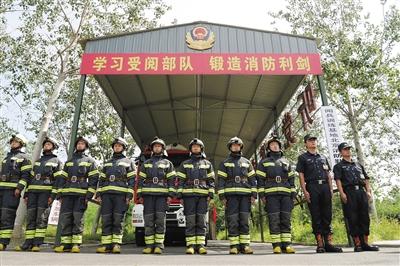 14名消防员日巡逻28公里 洗冷水澡