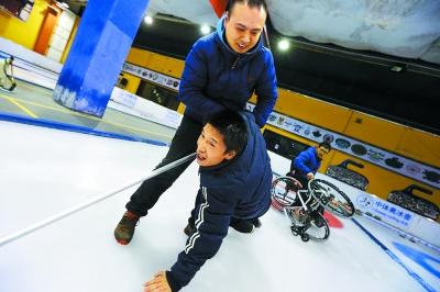 冰壶梦之队为冬奥会全力训练_大燕网北京站_