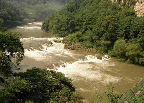 流穿全县的流沙河古时称汉水,汉水源于县内西北大相岭飞越山之仙人洞