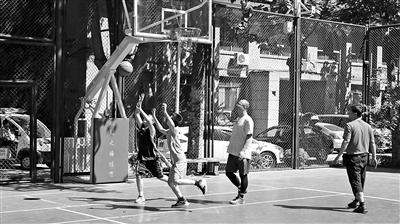 在京过半高校操场对市民设“门槛”