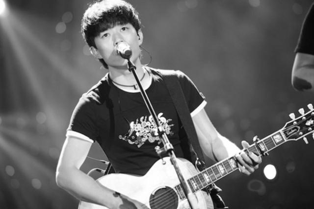 从小众到"刷屏"赵雷走通了民谣歌手蹿红之路_大燕网北京站_腾讯网