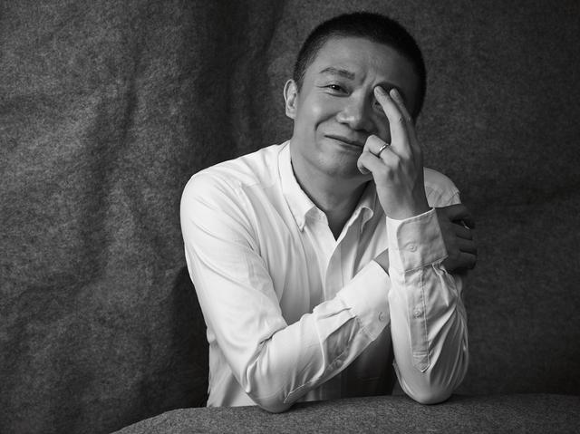 扈耀之黑白大片曝光 低调质感展别样魅力