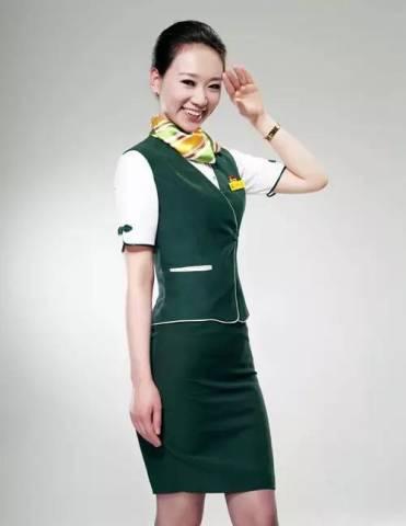 空姐制服从性感演变到端庄,从时尚大牌演变到休闲随性,直到春