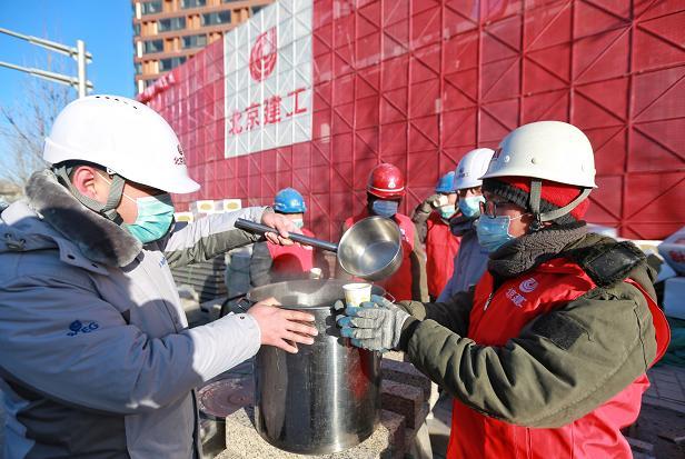 探访寒潮下的北京冬奥工地，他们在零下13℃“盖楼”
