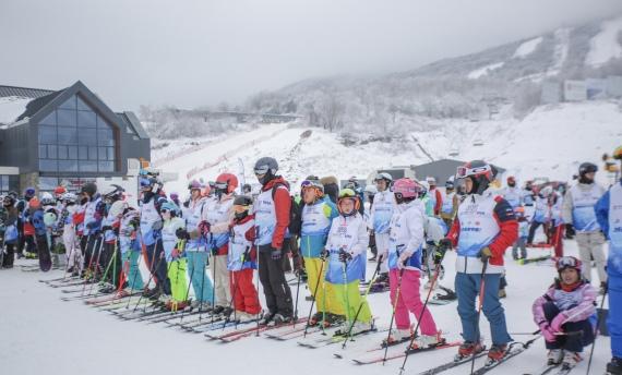 超级定点滑雪公开赛在陕西鳌山启幕