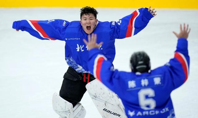 全锦赛的冠军之路 是北京冰球用“两条腿”趟出来的