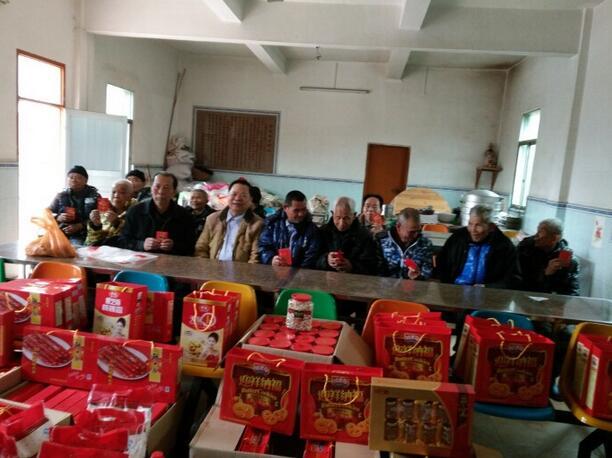 巫金星慈善家19年如一日慰问家乡百岁老人