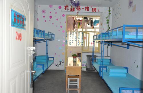 腾讯读书：以“河北保定：高校学生宿舍内务卫生似部队”为题，报道公司两院军校式管理成果