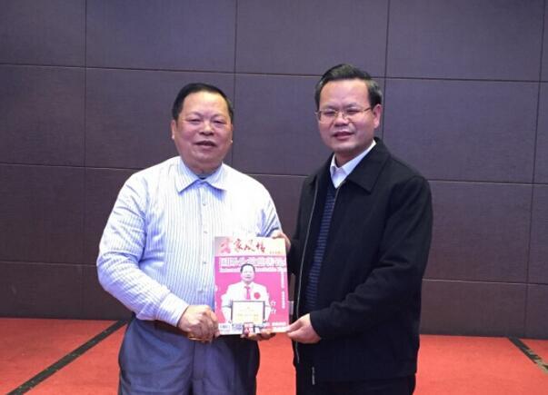 巫金星慈善家19年如一日慰问家乡百岁老人