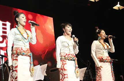 雪莲三姐妹献唱《青藏高原》