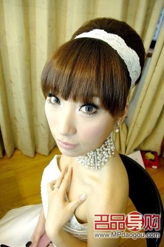 大眼80后MM挑战90后非主流<em>日系</em>风<em>新娘妆</em>_婚