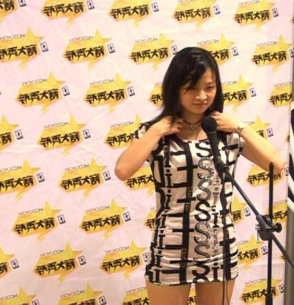 <em>史上最</em>牛发泄方式大比拼 不满评委扔<em>胸罩</em>泄愤